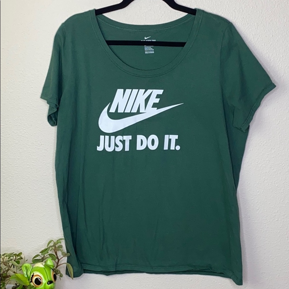 Nike Tee Women’s XL